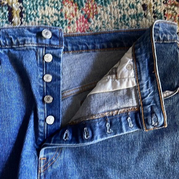 Levi’s high waisted button fly shorts size 34💙🦋💙 - Picture 5 of 5